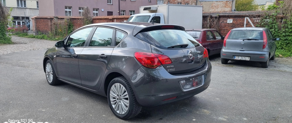 Opel Astra cena 27300 przebieg: 134500, rok produkcji 2011 z Bydgoszcz małe 301